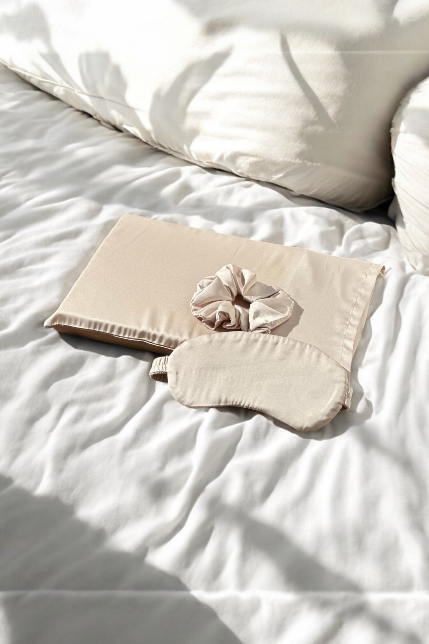 Pigiama in Satin con Kit notte in omaggio - Milk