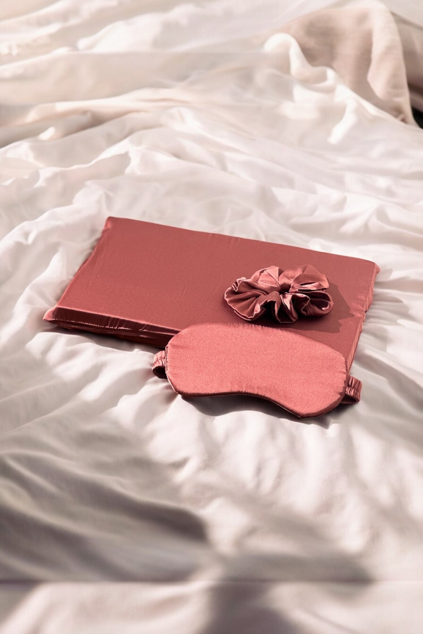 Pigiama in Satin con Kit notte - Rosa Scuro